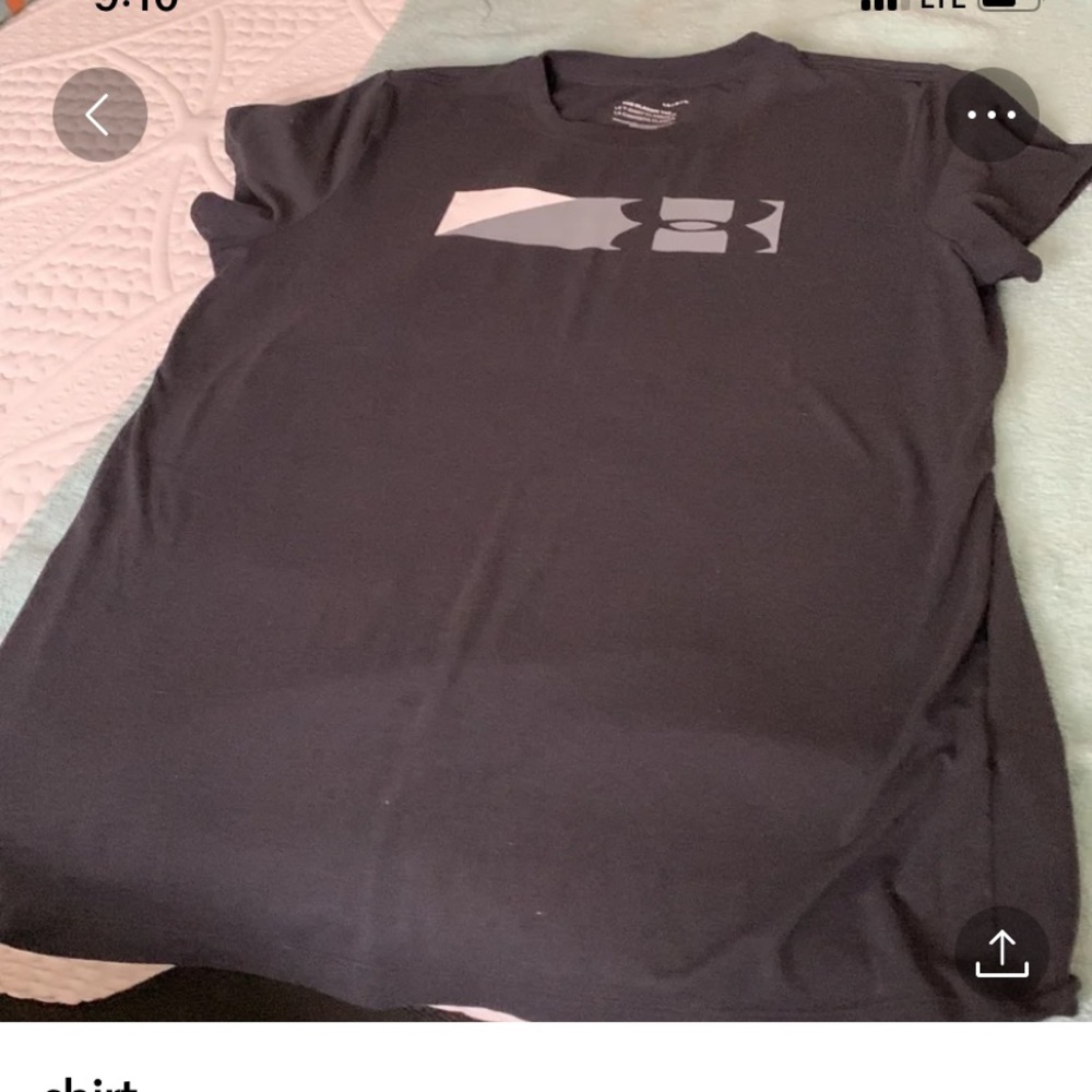 Women’s under armor tshirt